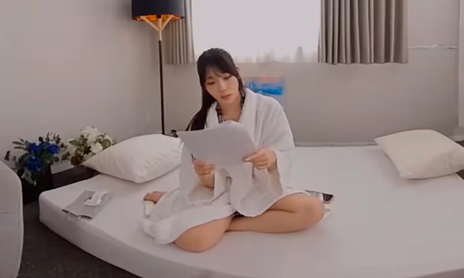Erika Ozaki in After Hours Behind the Scenes Sex Quickie VR, photo 1 of 4