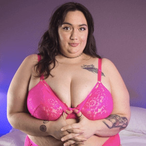 Curvy Quinn VR Porn Star