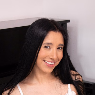 Nicol Wild VR Porn Star