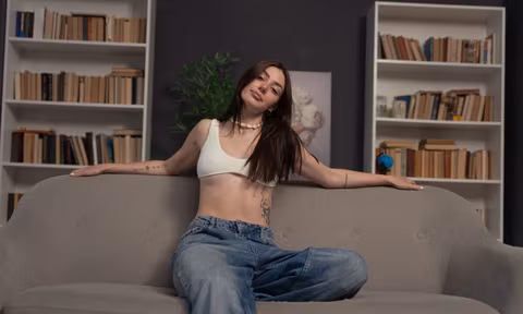 2YK Bombshell Tease VR Porn Video