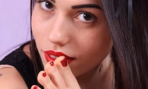 Sensual Petra Lays Down In Bed And Shows Off Her Bare Feet VR Porn Video