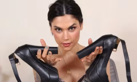 Sexy Chiara in Black and White Dress Shows Off her Legs VR Porn Video